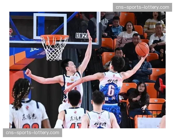 【2026年4月CBA联赛·赛中·花絮新疆主场启用全新裸眼3D地板投影技术